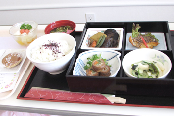 日替わりで和・洋・中のレパートリーに富んだお食事をご提供しています。